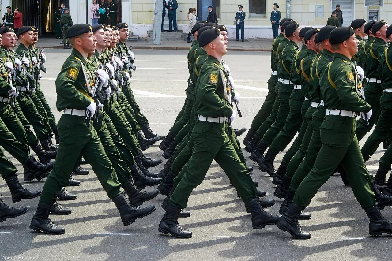 9 мая 1995. Парад Победы в Нижнем Новгороде. Парад Победы 1995 года. Парад 9 мая 1995. Нижний Новгород подготовка к параду.