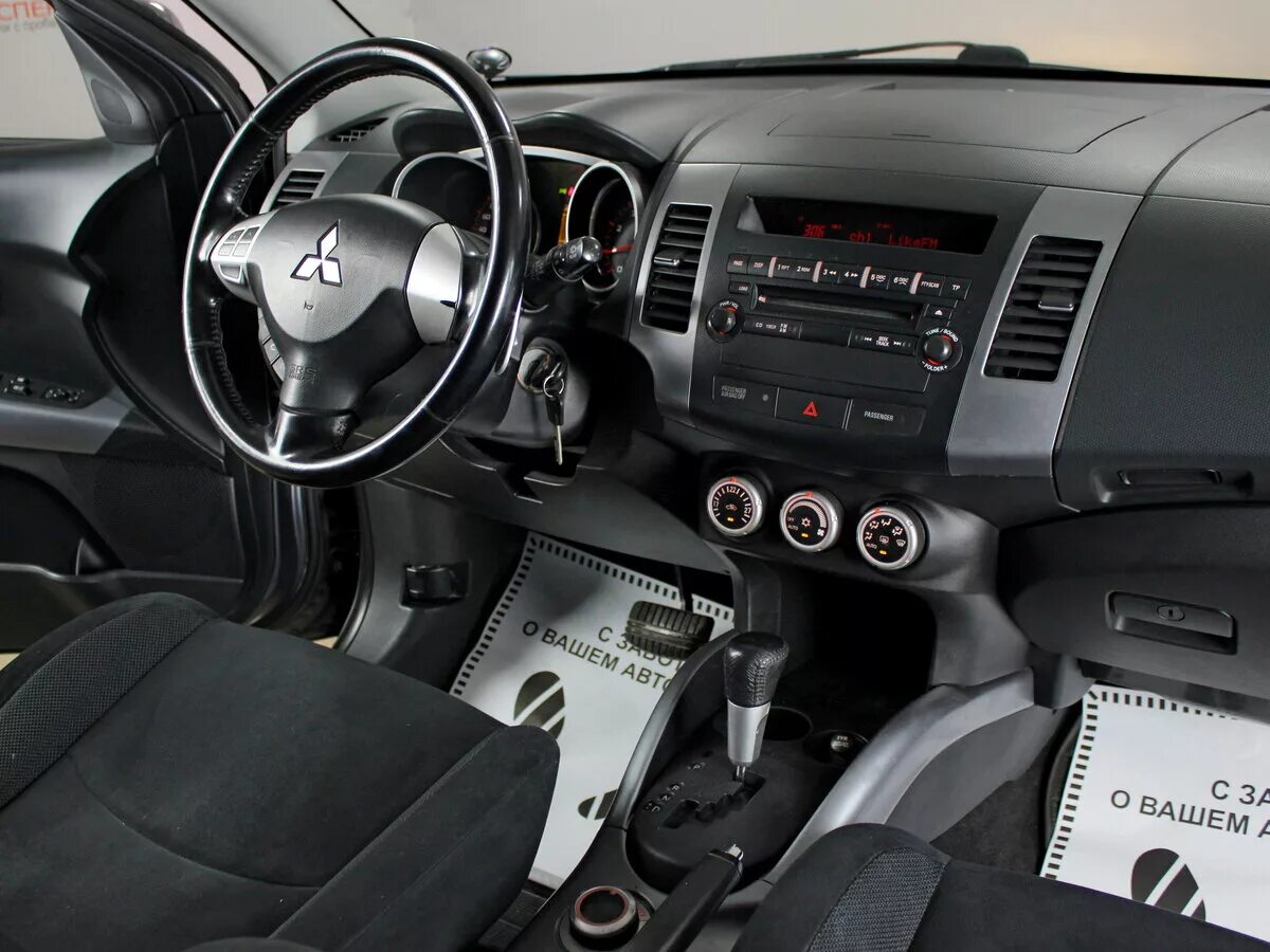 Mitsubishi outlander салон. Mitsubishi Outlander XL 2007. Мицубиси Аутлендер 2007 салон. Mitsubishi Outlander XL 2007 салон. Mitsubishi Outlander XL 2010 салон.