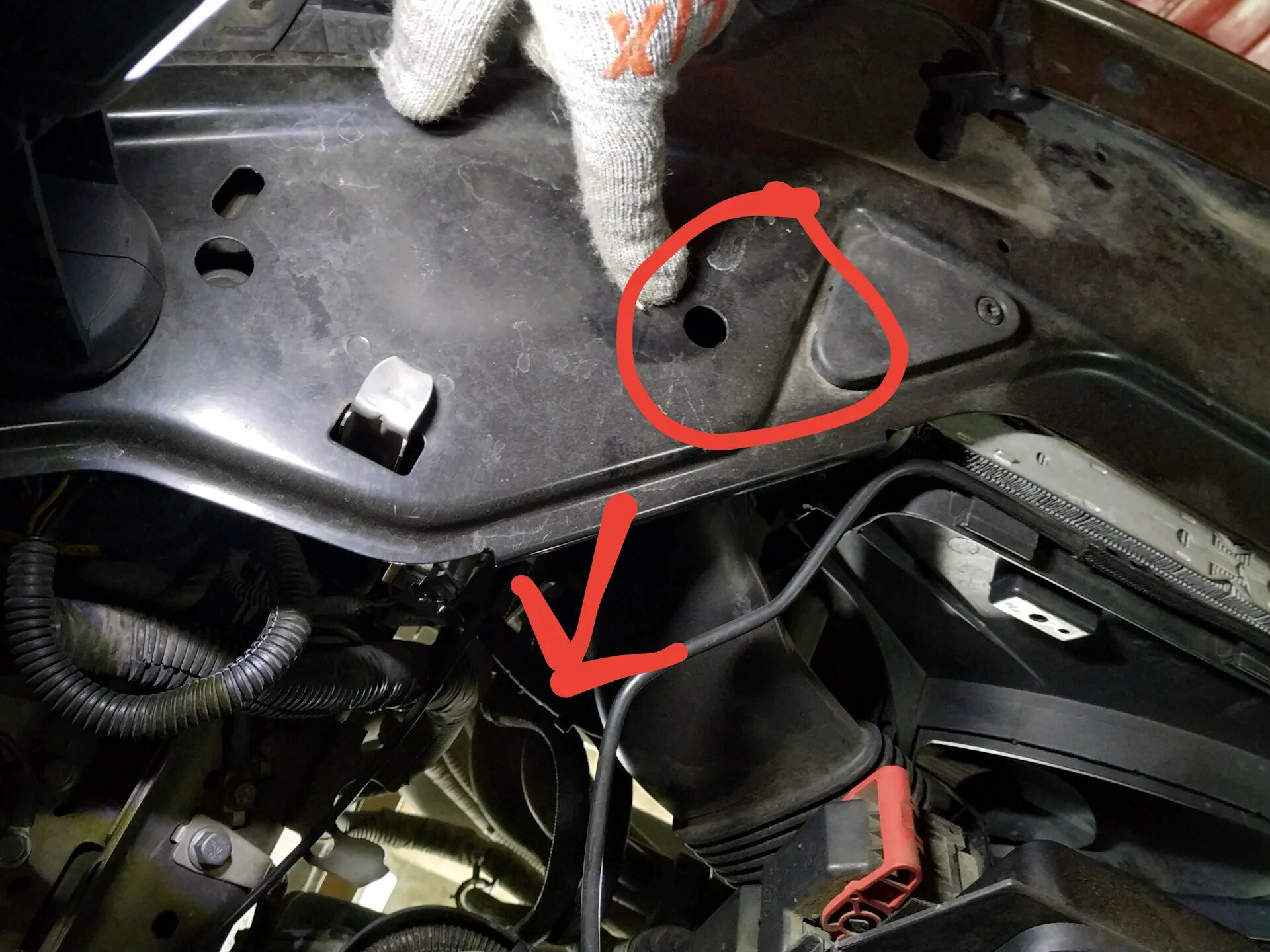 Фиксаторы передач коробка ваз 2109. Датчик коленвала фокус 2 1. Фиксатор 5 передачи шевроле лачетти. Фиксатор заднего хода болт ваз 2110. Где стоит фиксатор.