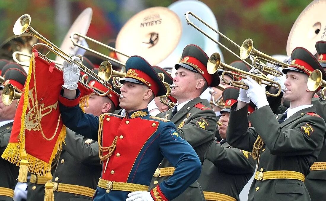 Стихи с. Парад на красной площади. Парад 9 мая. Парад на красной площади 9 мая 2015 года. Песня для день победы на площади гремит парад.