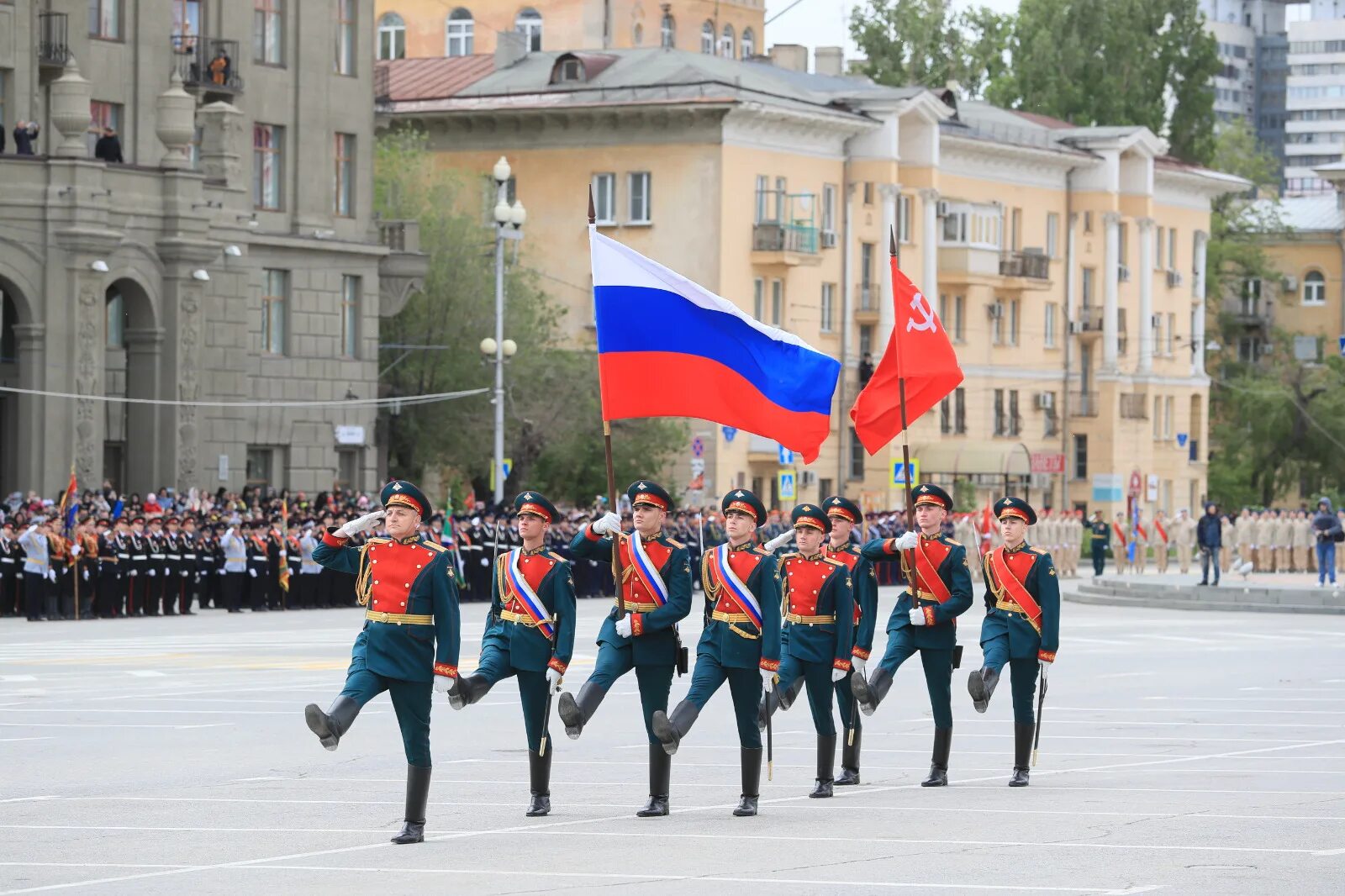 Парад 9 мая волгоград. Парад дня Победы Волгоград. Парад 9 мая. С днем Победы Волгоград. День Победы парад.