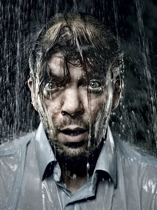 Чистая кожа спины. Стих про сушку белья. Парни в мокрой одежде. Мокрый человек фото. Мокрый человек.