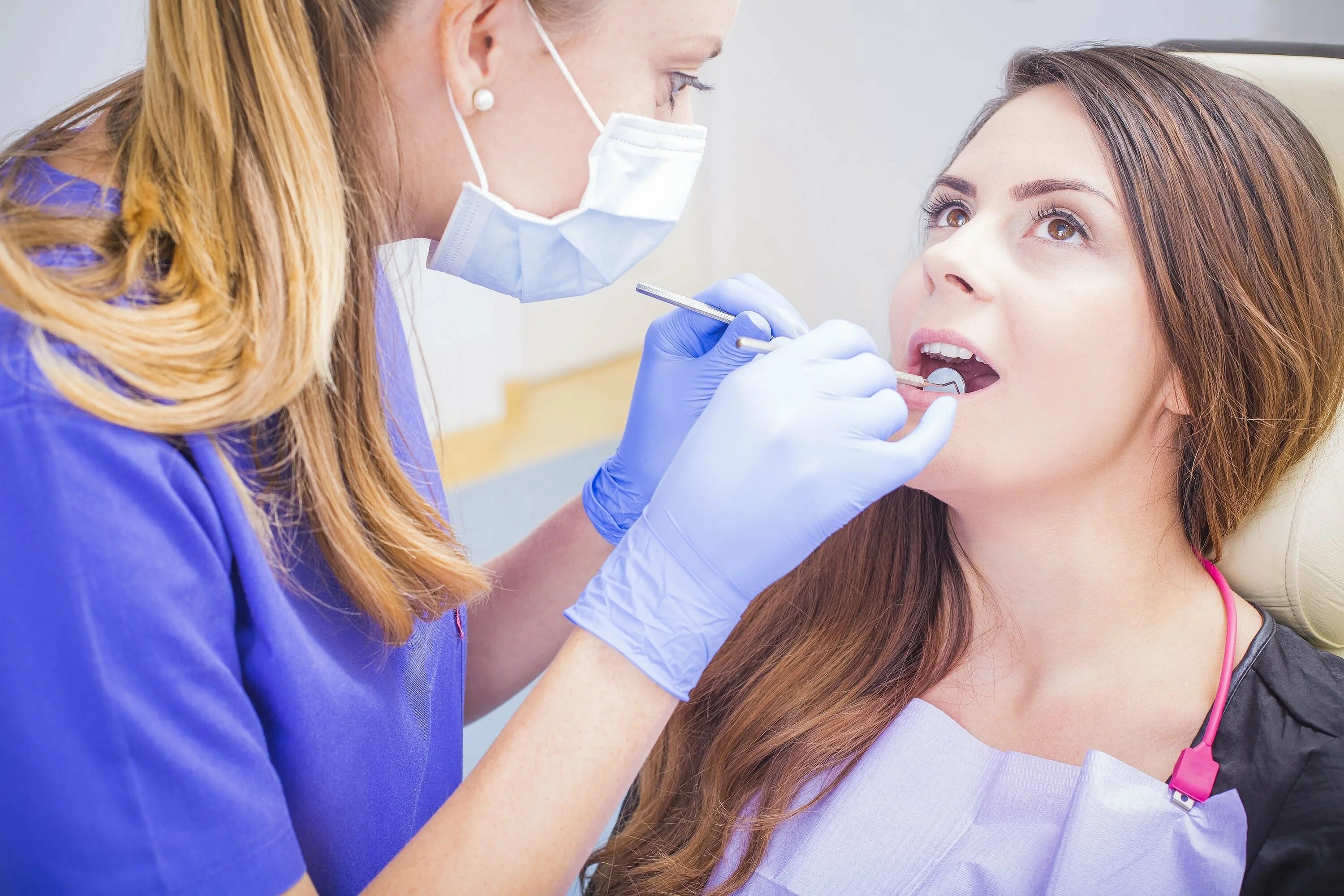 Методы лечения полости рта. Обработка слизистой полости рта у пациентов. Прием у стоматолога.