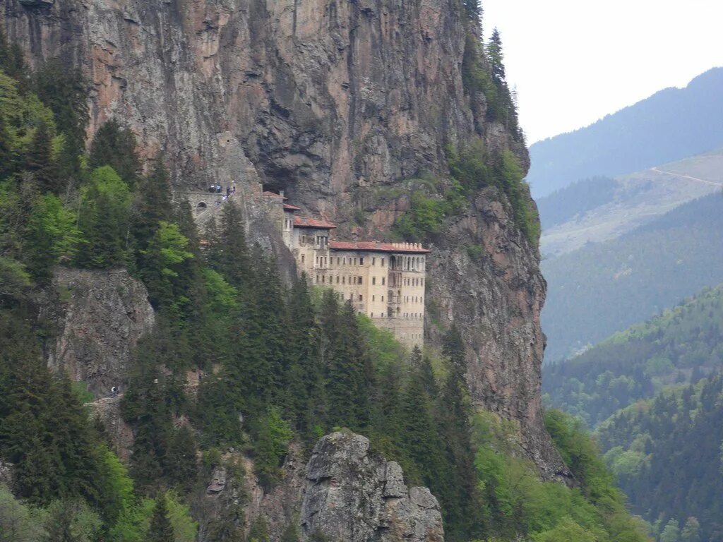 Тут был монастырь. Панагия сумела. sumela monastery. трабзон сумела. монастырь понтийские горы.