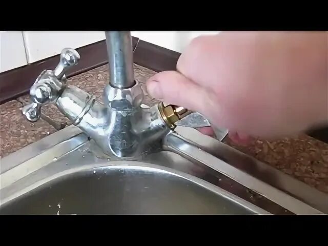 Починить кран на кухне видео