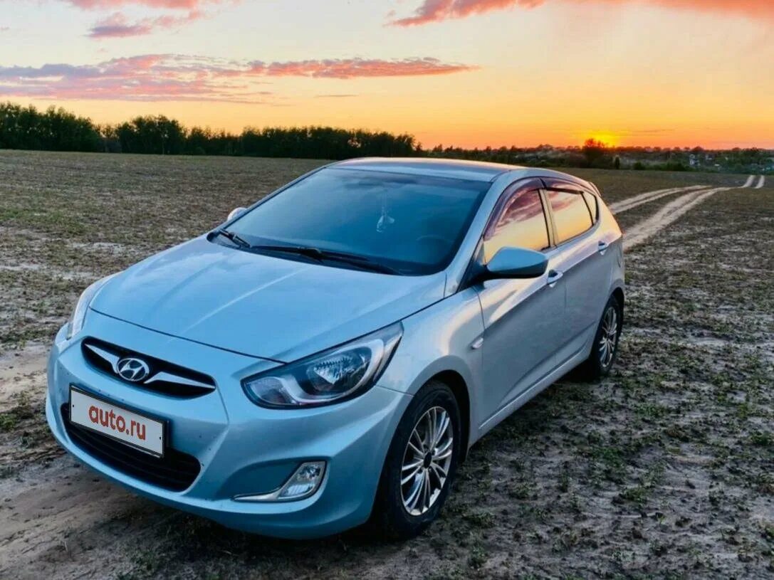 Хендай солярис 2012. Hyundai Solaris 2012. Хендай Солярис хэтчбек 2012. Хендай Солярис 2012 песочный. Хендай Solaris 2012 год хэтчбек.