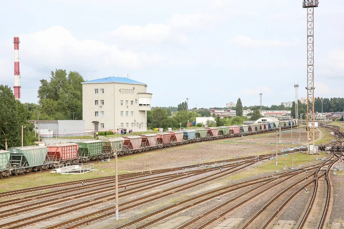 Железнодорожная 2 Калининград. Поезд Калининград. С днём железной дороги. Железнодорожный Калининград фото.