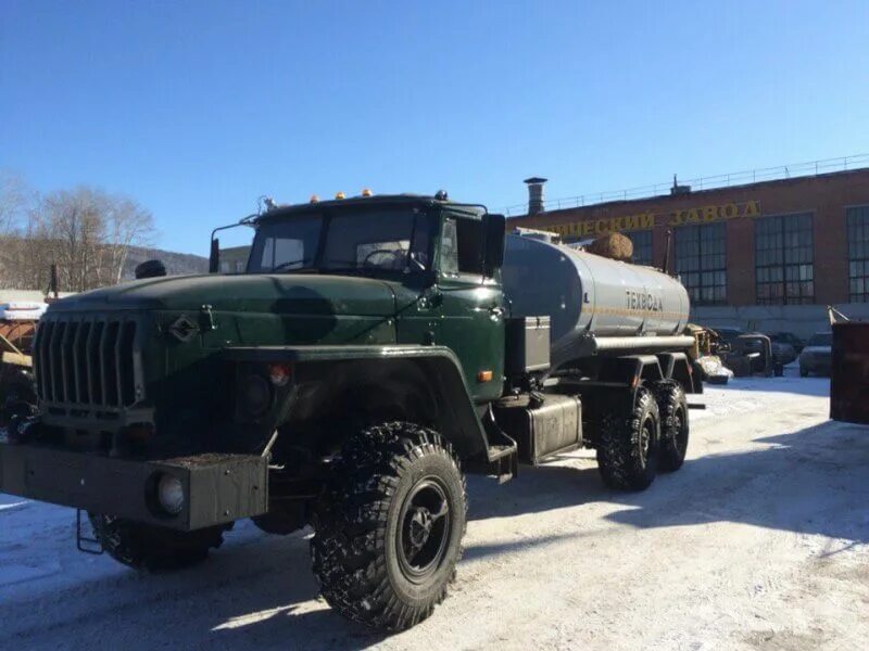 1951 40. Урал 4320 бензовоз. Урал 4320 бензовоз военный. Урал 4320 автоцистерна. Шасси Урал 4320-1951.