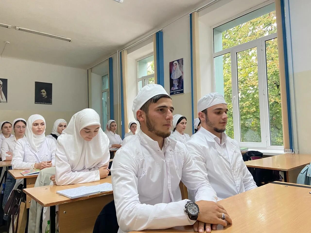 Базовый медицинский колледж отзывы. Чбмк грозный. медицинский колледж. гбпоу в чечне. чеченский колледж.