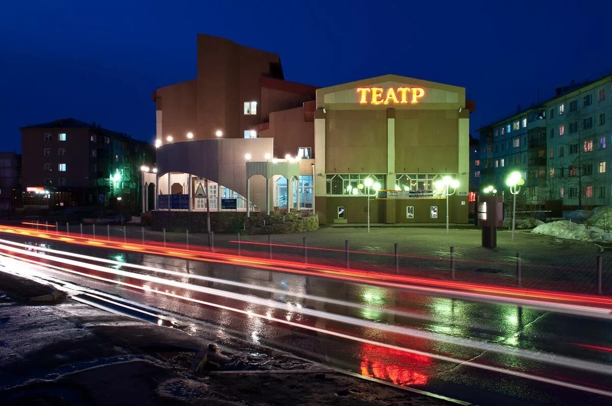 Нижневартовский театр драмы. Городской театр нижневартовск. Нижневартовский тюз. Театр нижневартовск. Нижневартовский театр кукол барабашка.