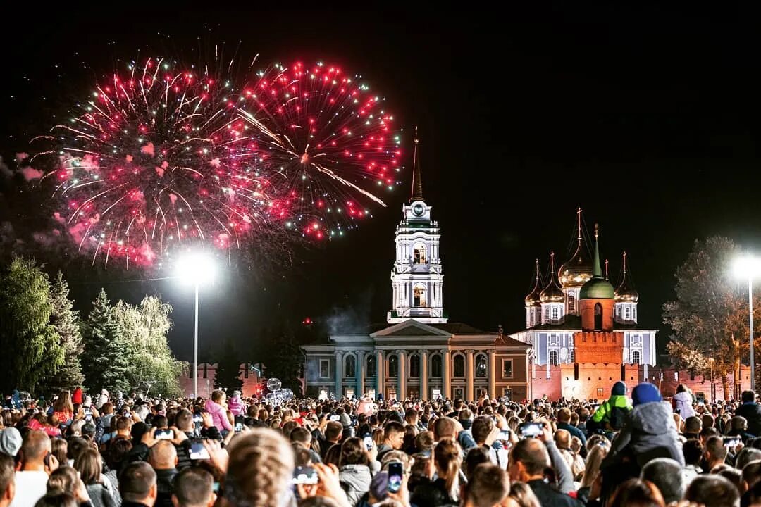 18 00 на площади. Тула площадь Ленина сквер. День города Тула 2022. Город Тула день города. Площадь Ленина Тула 1996.