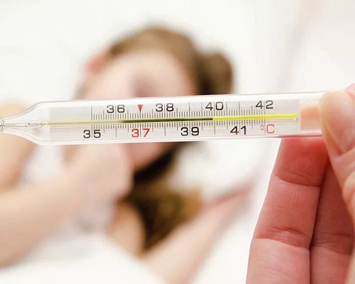 Причины повышения температуры тела. Белая и красная лихорадка у детей. Замер температуры у новорожденных. У ребенка 37 2 без симптомов. Как температуру нужно сбивать у ребенка 4.