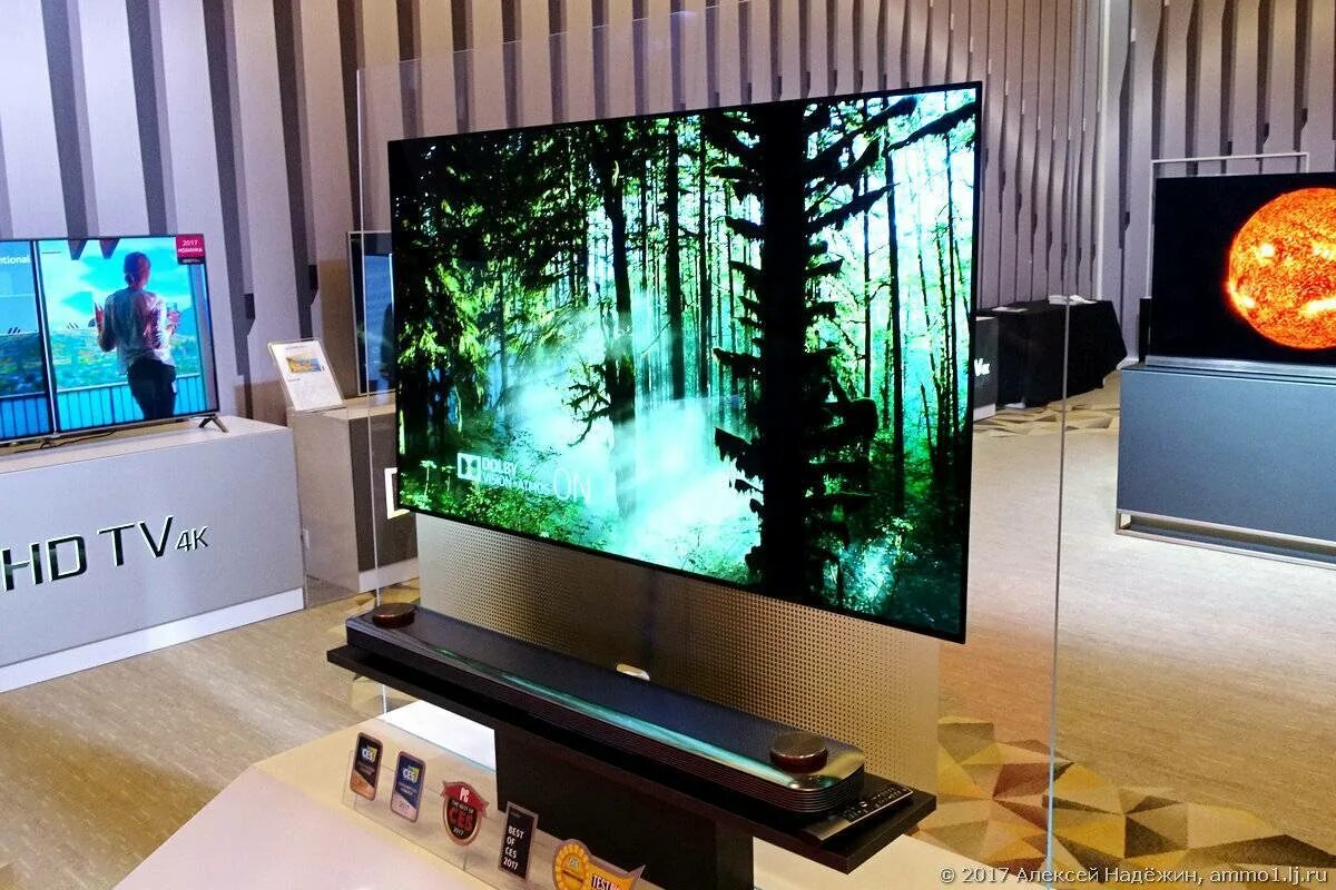 Телевизор обычный куплю. Плазма 65 дюймов. Телевизор Panasonic 152-inch Plasma. 60 65 Дюймов плазма. Самый большой телевизор Samsung 110 дюймов.