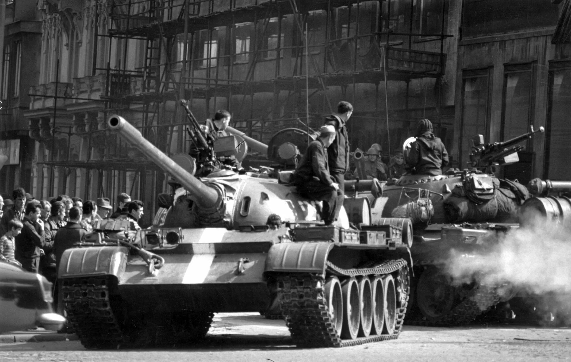Время в чехословакии. Танки в Праге 1968. Т-54 операция Дунай.