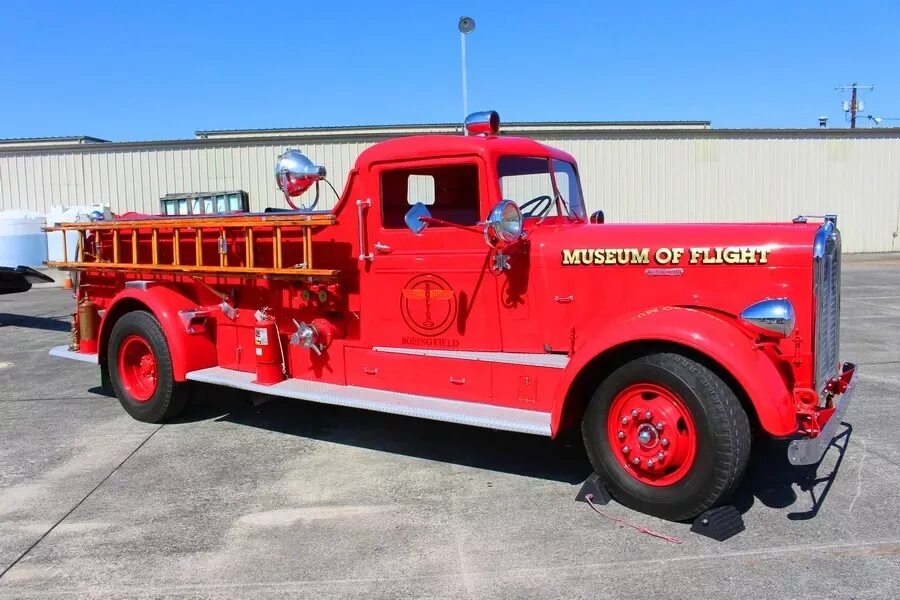 Пожарные автомобили США Кенворт. Kenworth l700 пожарные. Kenworth Fire Truck. Пожарные машины США 1960. Пожарный грузовик