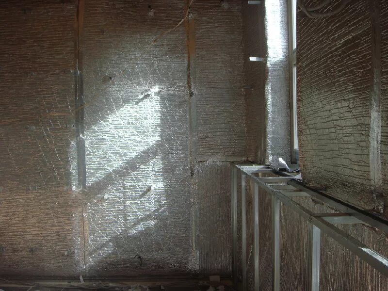 Утепление помещении. Утеплитель для стен внутри. Недорогое утеплитель для дома внутри. Утеплители для внутренних стен. Теплоизоляция для стен изнутри.