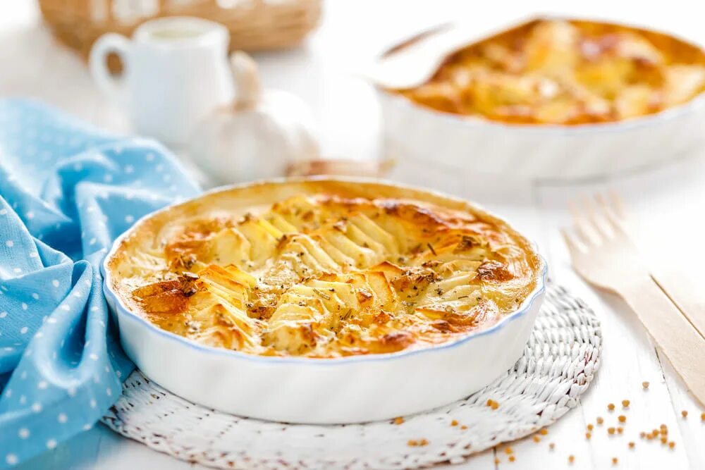 Гратен приготовление. Картофельный гратен с курицей. Гратен дофинуа. Картофельная запеканка с рыбой. Гратен приготовление.