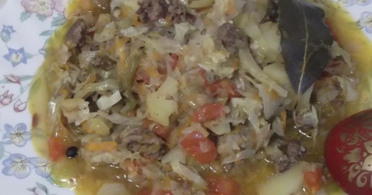 Рагу из тушенки с картофелем. Рагу с тушенкой и капустой. Капуста с тушенкой. Тушеная картошка с тушенкой. Картофельное рагу с мясом.