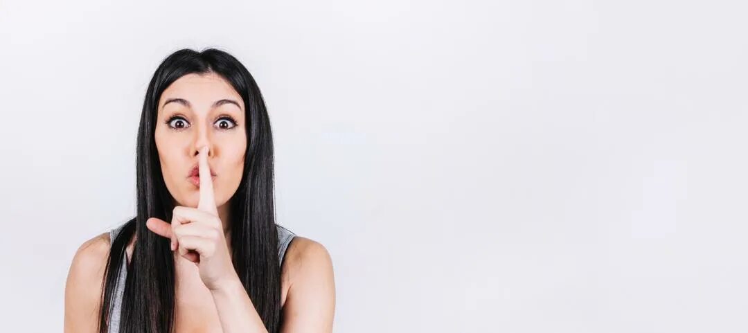 Девушка просит связать ее. Девушка просит. Послушная женщина. Включи просит девушка. Женщина просит помощи.