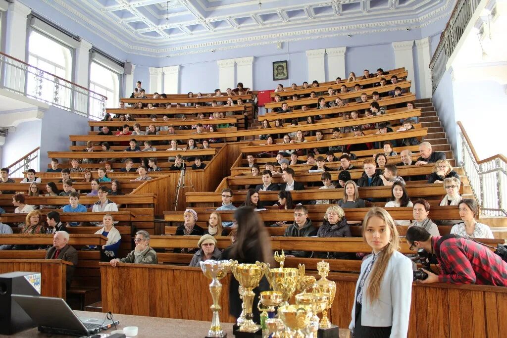 Юрфак МГУ Лекционная аудитория. МГУ Московский государственный университет аудитории. МГУ им. м.в. Ломоносова аудитории. Истфак МГУ магистратура.