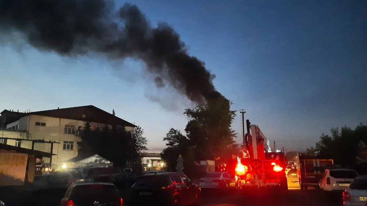 Пожар в уфе сейчас. Пожар в уфе сейчас. Пожар в октябрьском республика башкортостан. Пожар в сипайлово уфа. Ночной пожар.