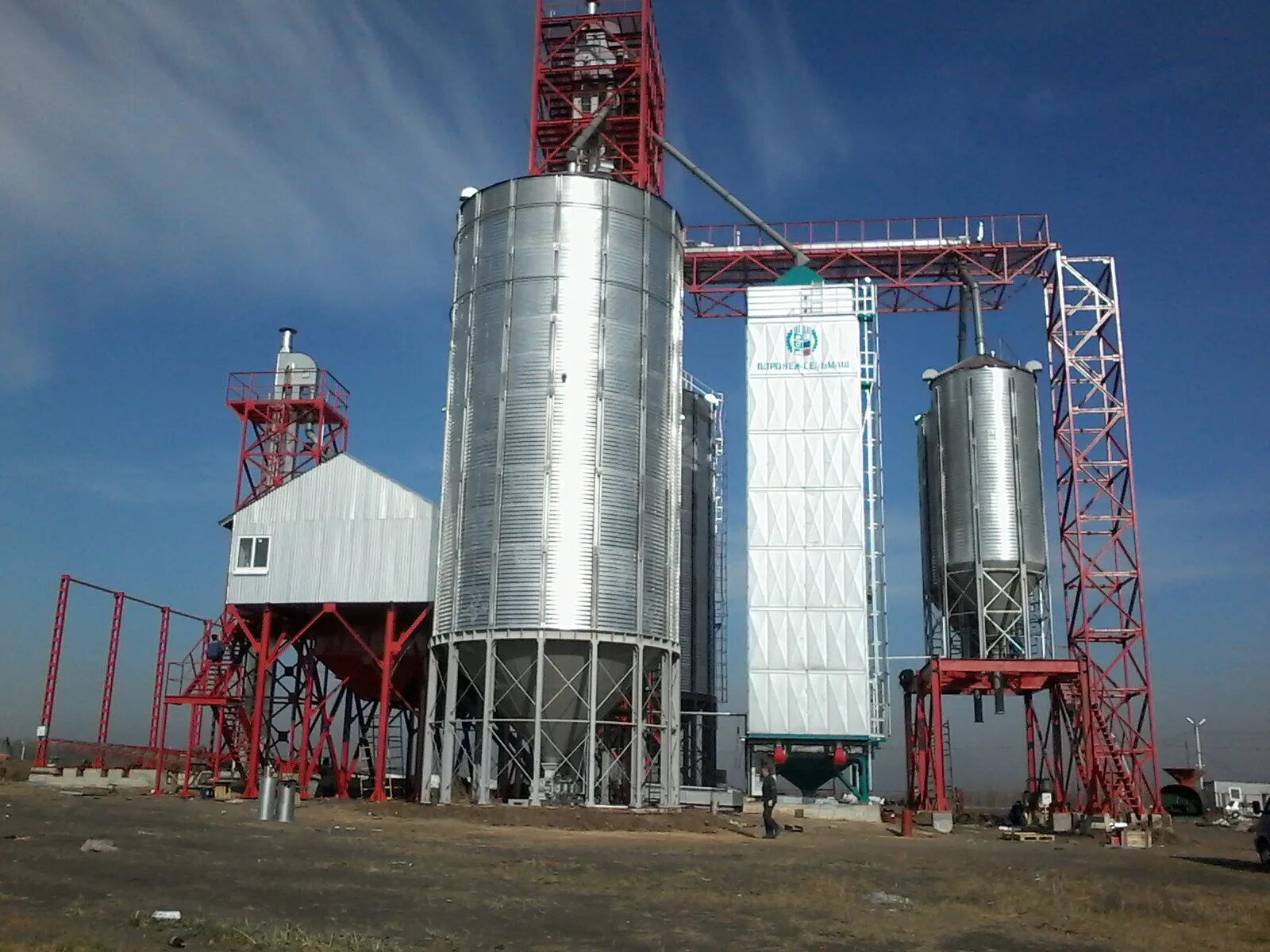 Послеуборочная обработка зерна. Сушка свежеубранного зерна. Схема для послеуборочной обработки продовольственного зерна:. Зерноочистительная машина озф-50. Элеватор зерносушилка.