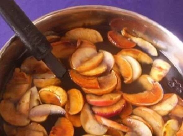Варить компот из сухофруктов в кастрюле пошаговый. Компот из сухофруктов. сухофрукты в кастрюле. компот из сухофруктов в кастрюле. компот из сухофруктов горячий.