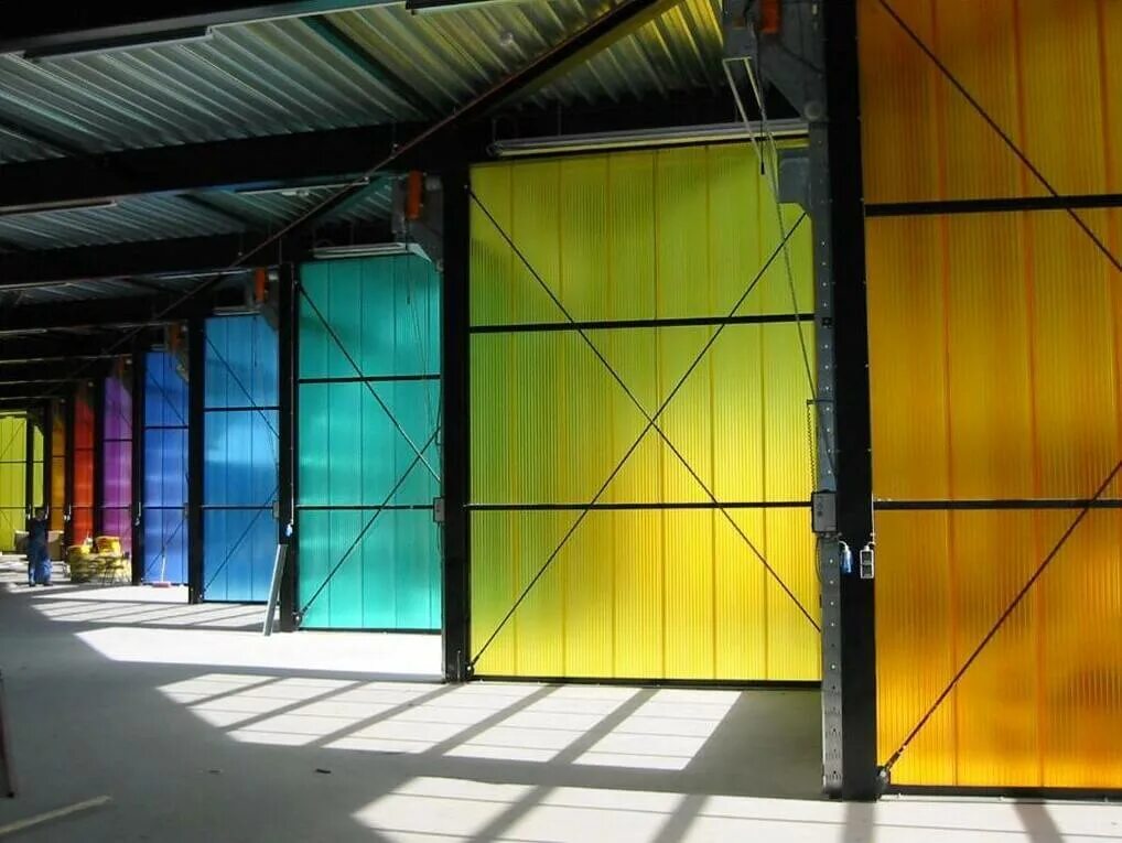 Сотовый поликарбонат «leksan» 12000x2100x10мм. Сотовый поликарбонат цветной 4мм. Поликарбонат разноцветный. Забор из цветного поликарбоната.