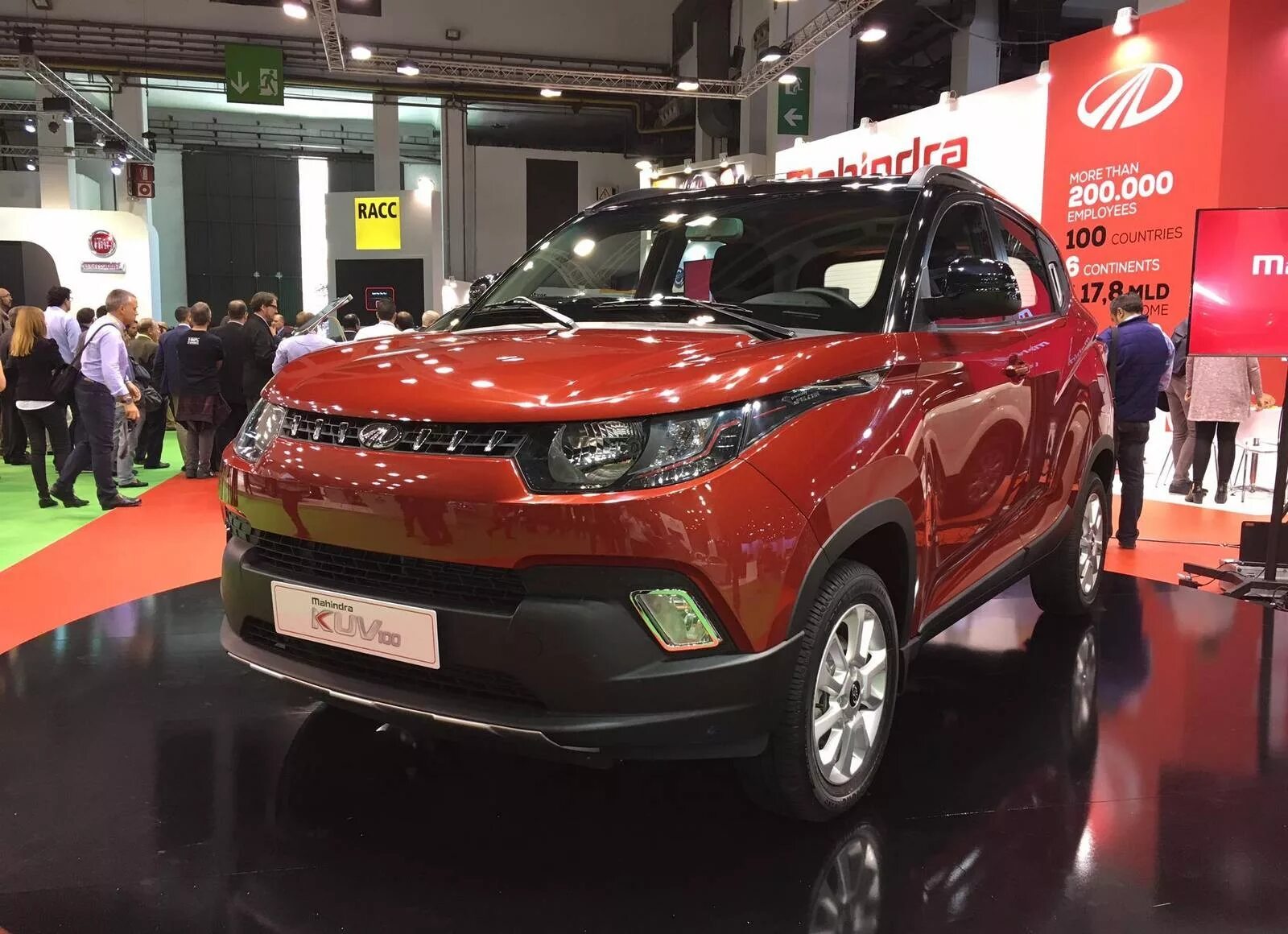 Индийские авто. Махиндра электромобиль. Alta motors. Mahindra е-20. Промышленность индии машиностроение.