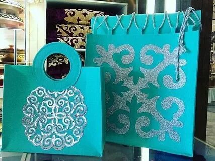 Әйелі тікелей қара әтешке барады