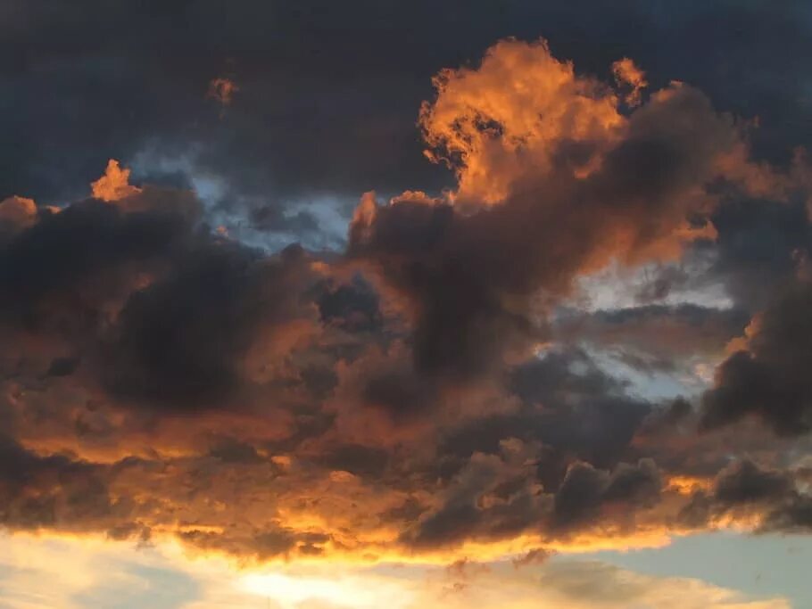 Пламя облака что может. Буря и солнце. Flames cloud. Золотые облака. Flames cloud.