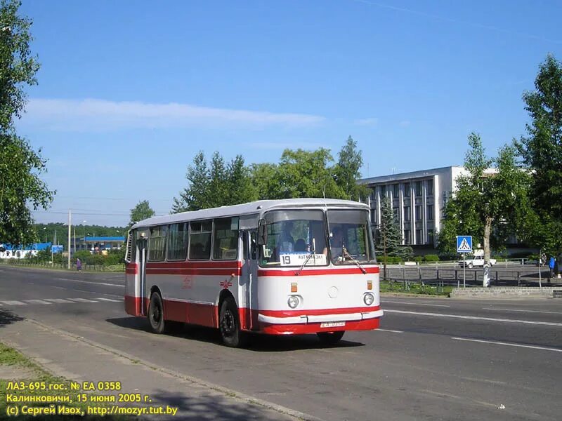 Автовокзал калинковичи. Калинковичи. ЛАЗ 695 Тобольск. Автовокзал Калинковичи фото. Автобус Калинковичи Мозырь.