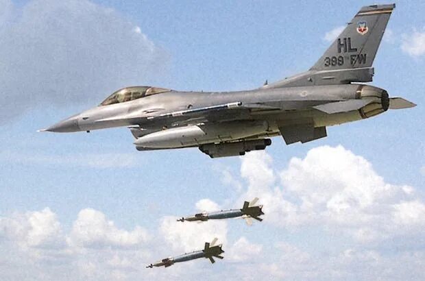 Нато 99 год. F-16 Югославия. Бомбардировки Югославии самолеты НАТО. Сербия бомбардировки НАТО. Самолеты НАТО бомбят Белград.