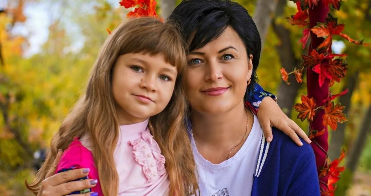 Моя мама ее дочь. Моя мама ее дочь. Моя мама ее дочь. Мать с ребенком. Моя мама ее дочь.