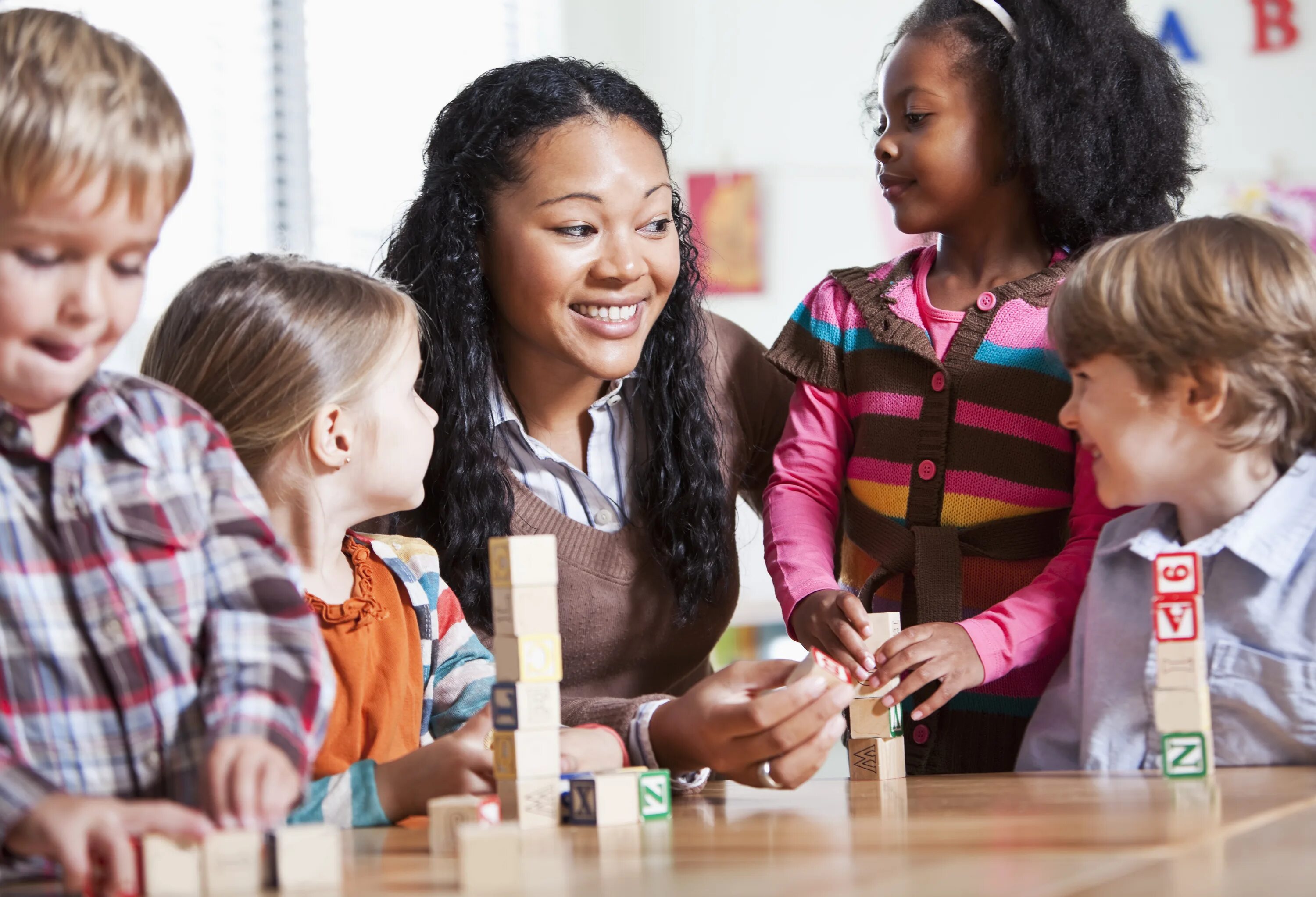 I teach children. Учитель и дети. Дошкольное образование в США. Воспитатель в США. Kindergarten образование в США.