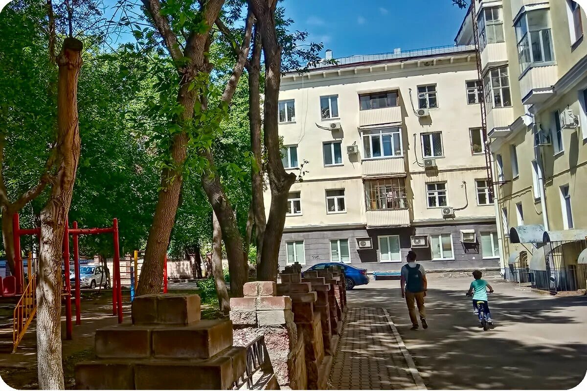 Дом шевчука. Ленина 43 уфа шевчук. дом шевчука в уфе. дом шевчука тирасполь. шевчук во дворе.