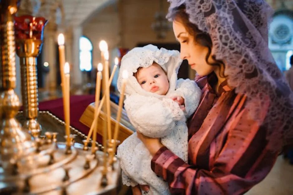 Стихи мама сильная мама храм. Мама большая мама храм. Бабушка молится. Мама большая мама храм. Женщина с ребенком в храме.