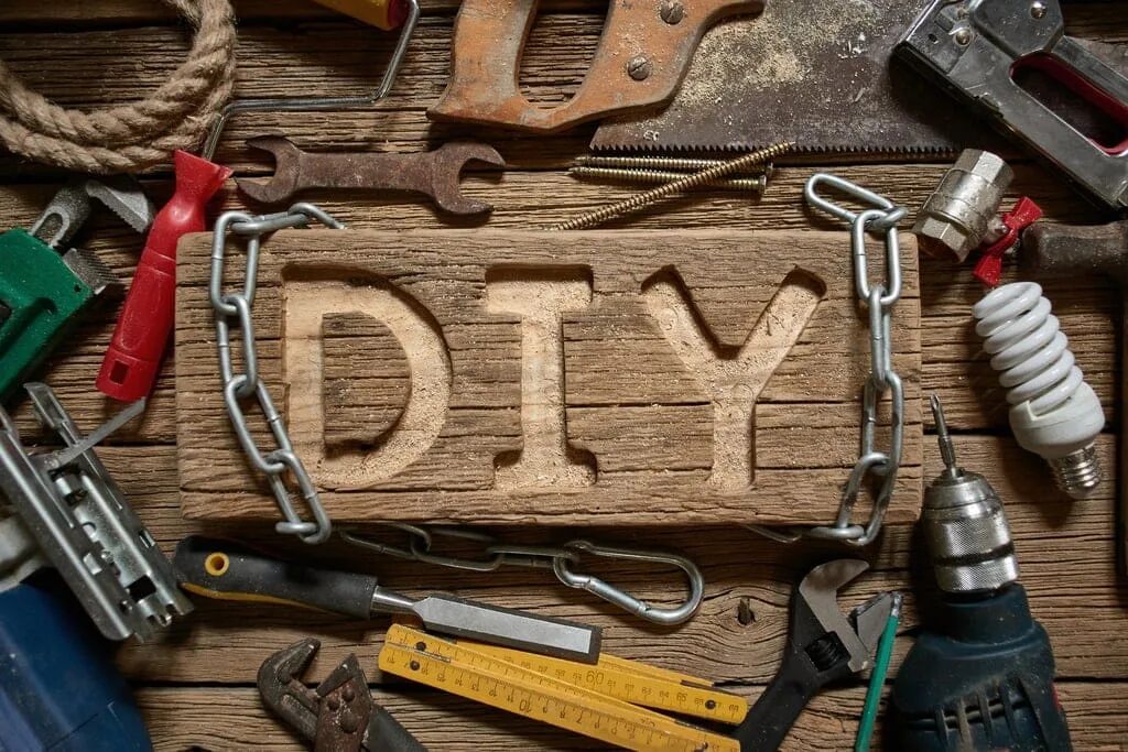 Did it yourself. Diy do it yourself. надпись do it yourself. diy wood логотип. do it yourself логотип.