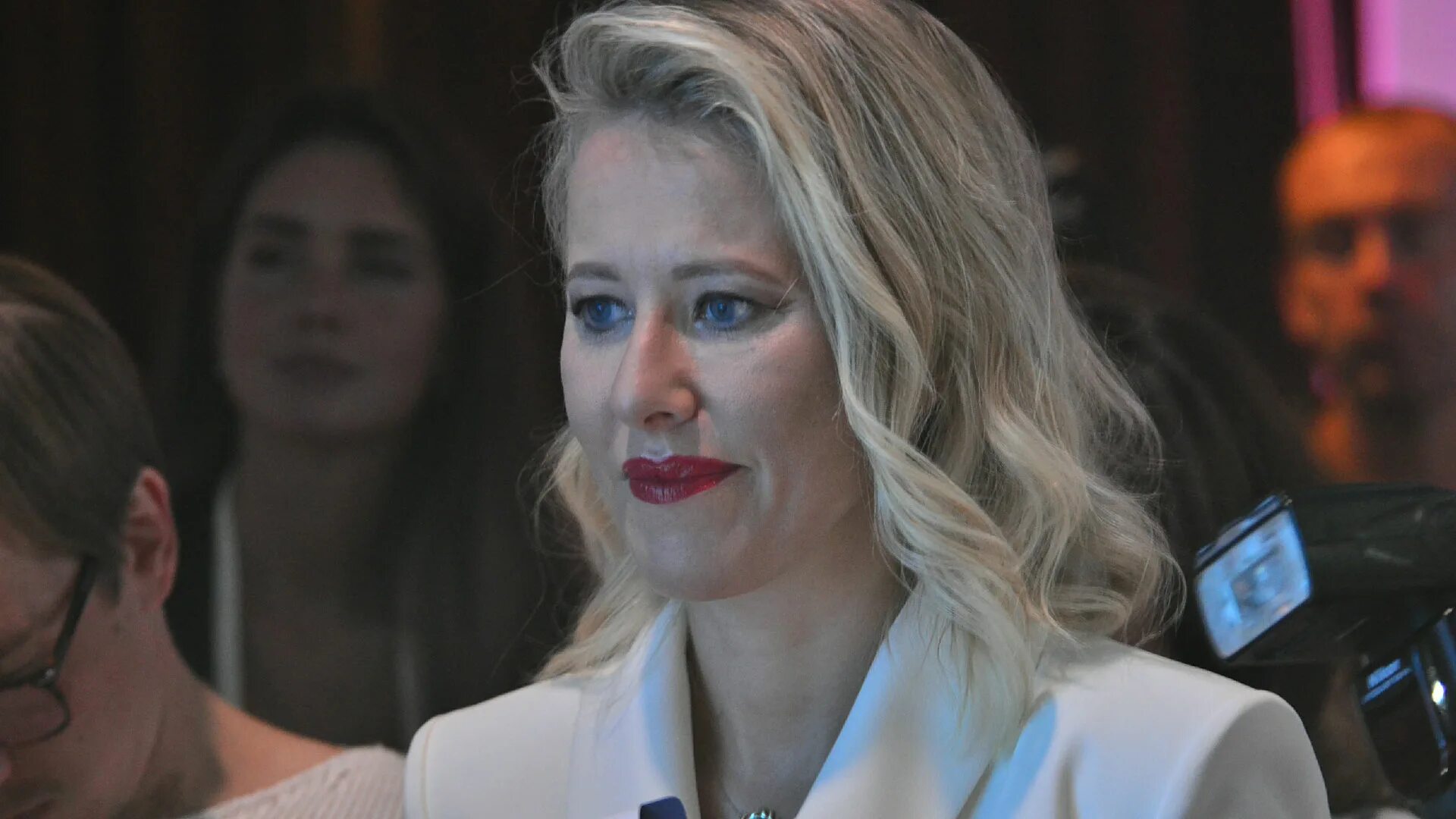 Журналистка. Собчак позор. Даня милохин на форуме петербургском экономическом. Какое наказание понесла собчак за вечеринку. Дтп с участием ксении собчак.