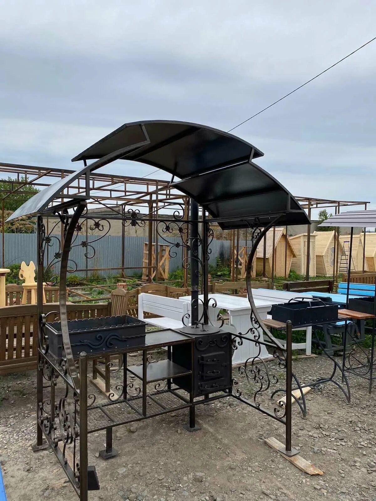 Аренда мангальной зоны недорого. Беседки с мангалом мангальная зона. Мангальная зона на кабане казань. Беседка 4 на 4 с мангалом. Беседки с мангалом для дачи.