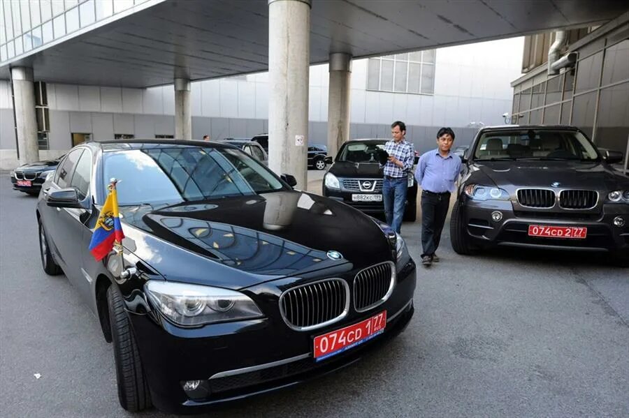 Машина посол. Автомобиль посольства. Автомобили посольства США. Автомобиль посла. Машины посольства Узбекистана.