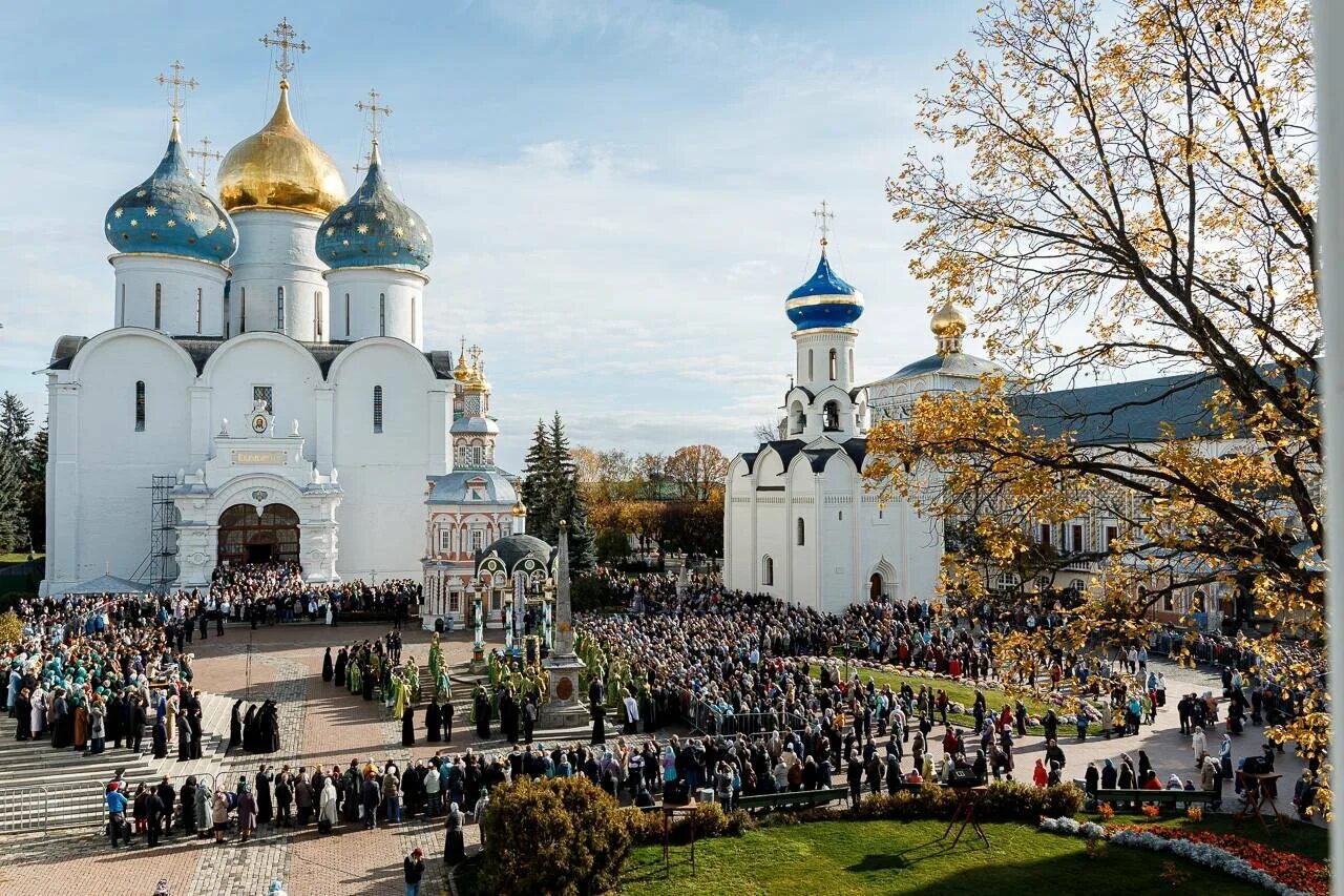 Праздник троицы в троице сергиевой лавре. С собором радонежский святых. Храм святого преподобного сергия радонежского, всея руси чудотворца. 8 октября троице сергиева лавра. Митрополит молдовы.