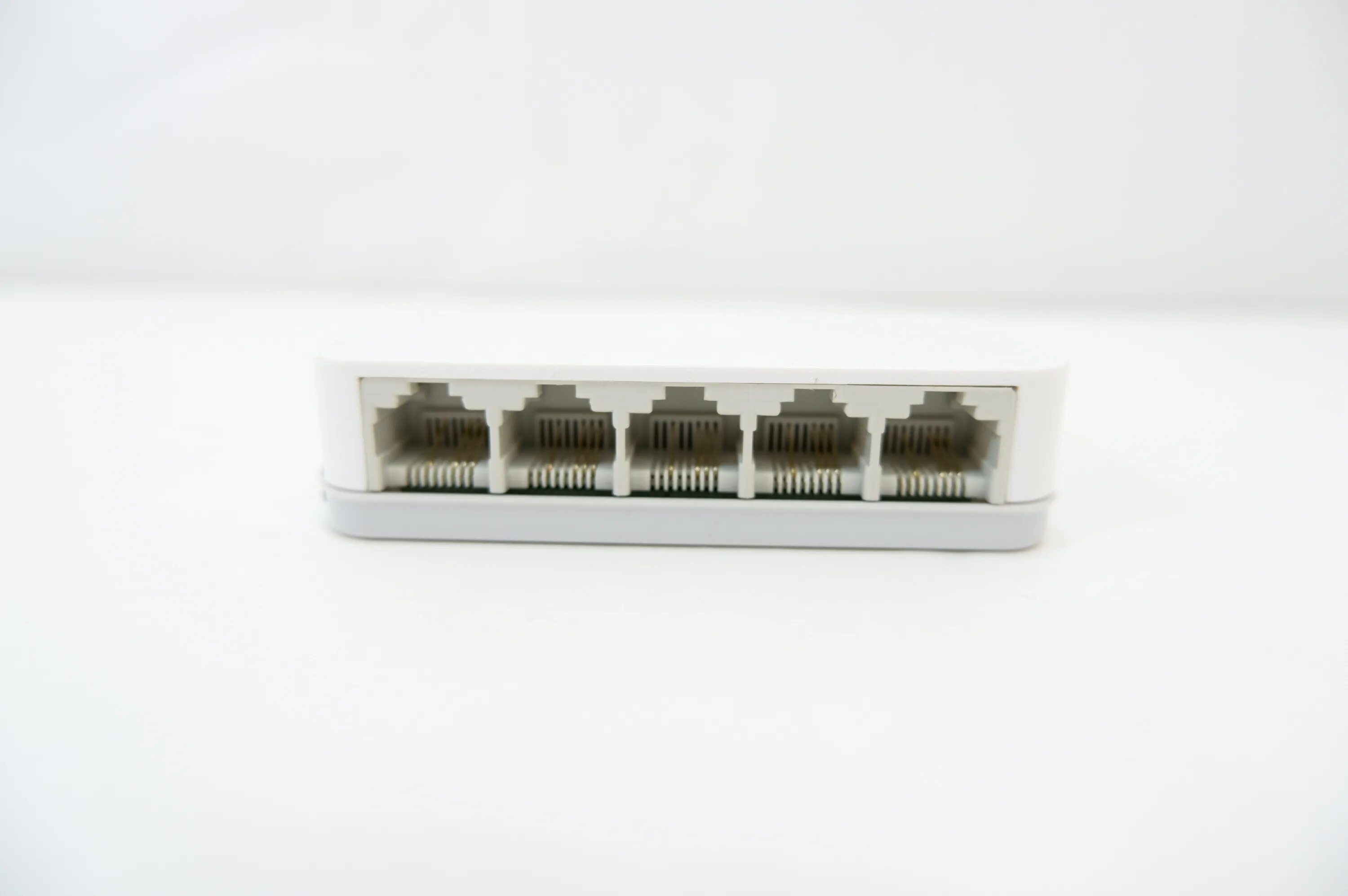 Коммутатор d link 1005c. Коммутатор d-link des-1005c. коммутатор d-link des-1005c 5x100mb. коммутатор d-link des-1005ca1a 5x100mb неуправляемый. коммутатор d-link des-1005c (5x10100) white.