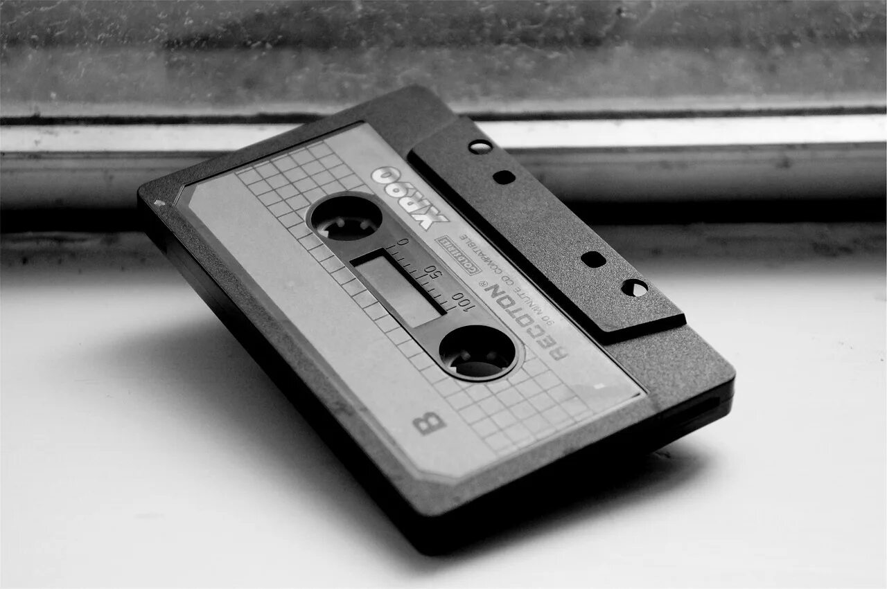 Черная белая кассета. Audio Tape Cassette. Старая кассета. Компактные аудиокассеты. Компакт-кассета.