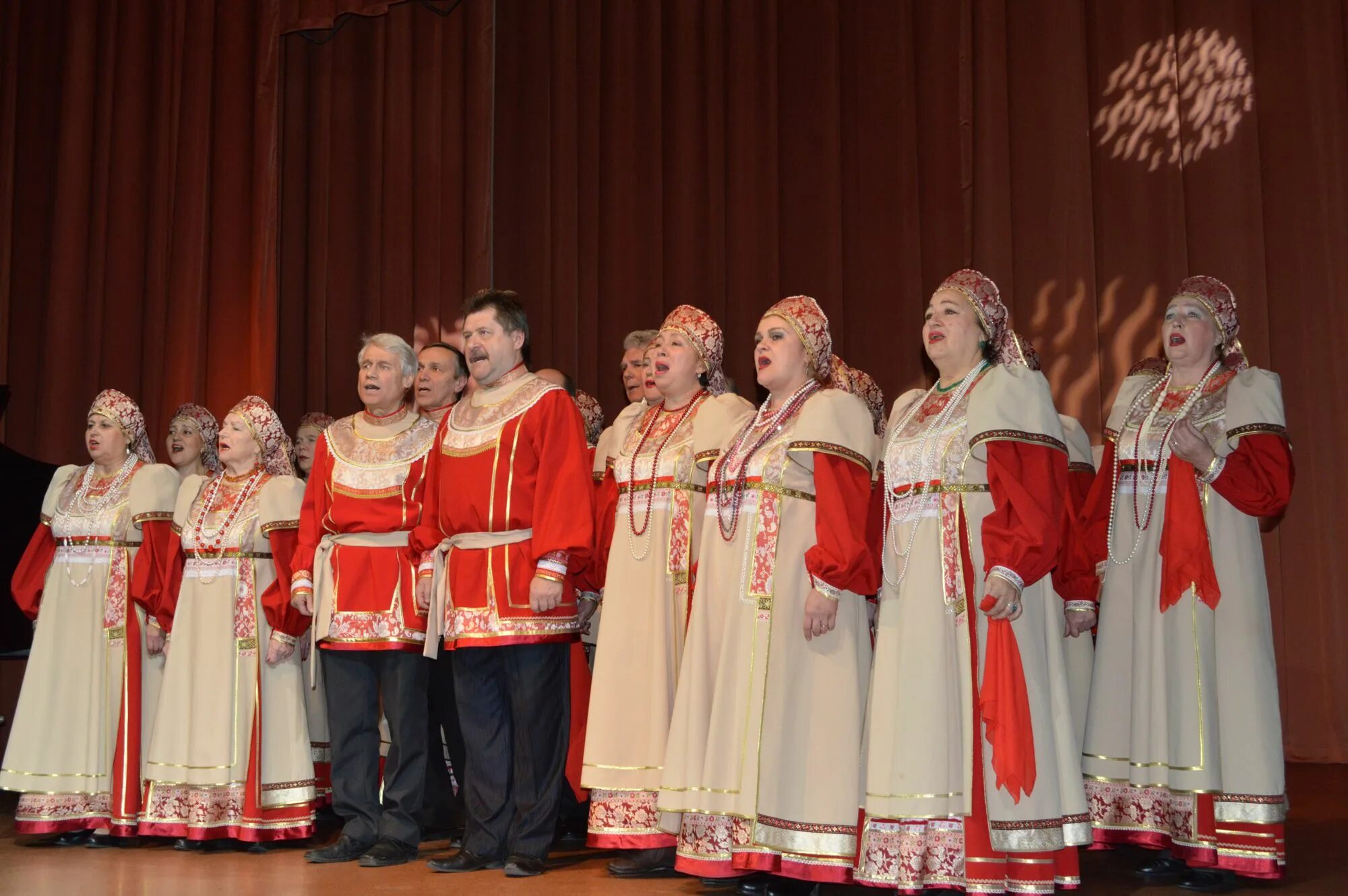 Сайт городского дворца культуры. Ансамбль Россияночка Серпухов. Ансамбль Россияночка Одинцово. Хор за околицей Иркутск.