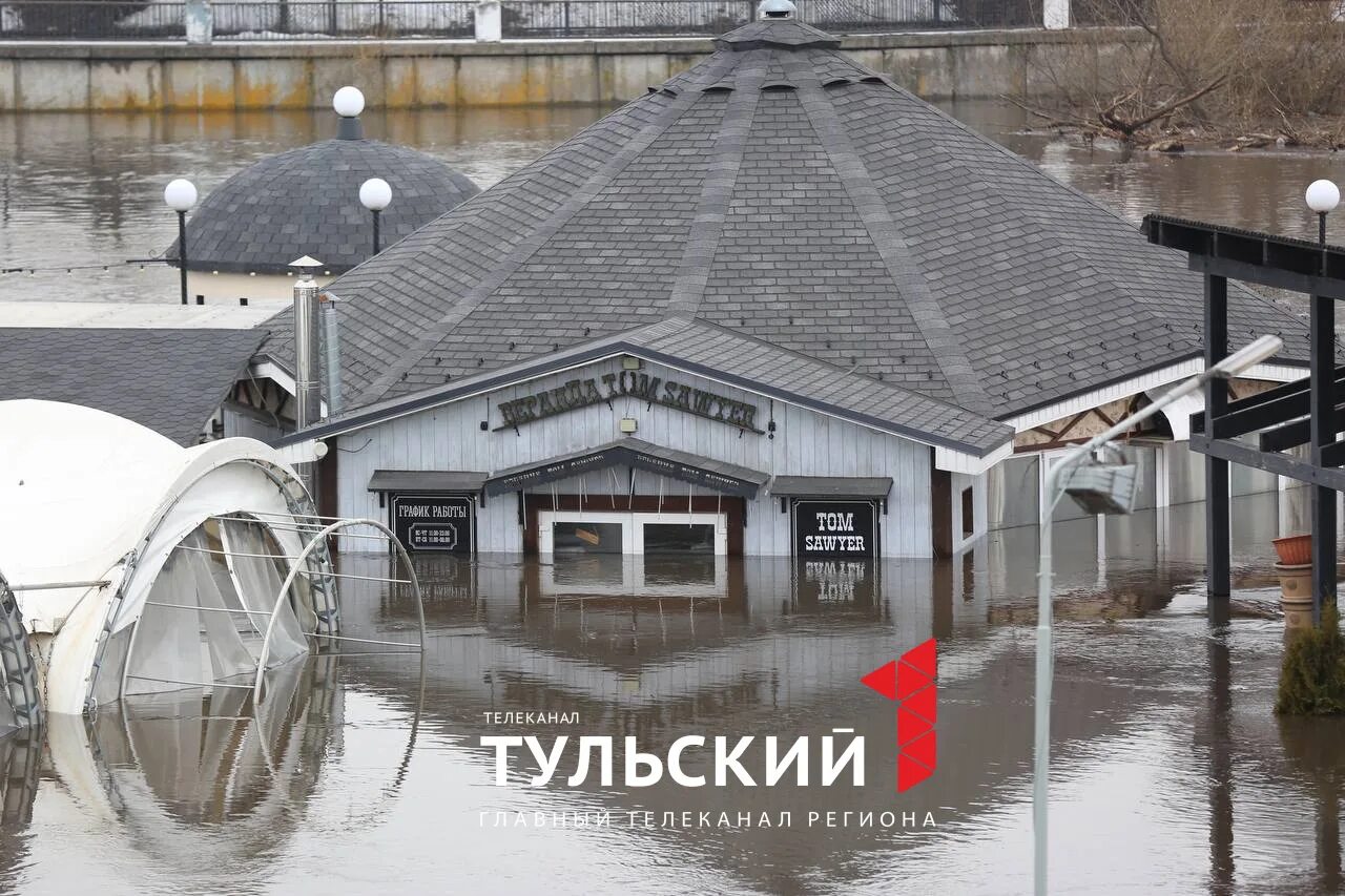 Уровень воды в упе тула сегодня. УПА Тула уровень воды. Половодье на Упе. Паводок вода. Тула река УПА.