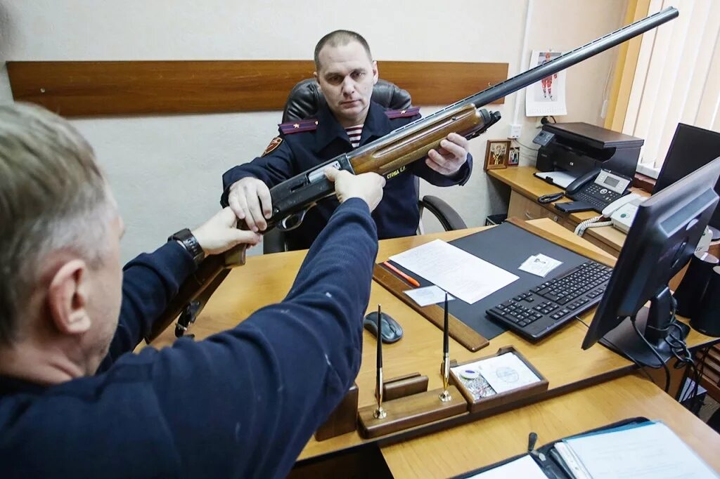 Выдача и хранение табельного оружия. Гражданское оружие в россии. разрешение на гражданское оружие. гражданское охотничье оружие. приобретение огнестрельного оружия.