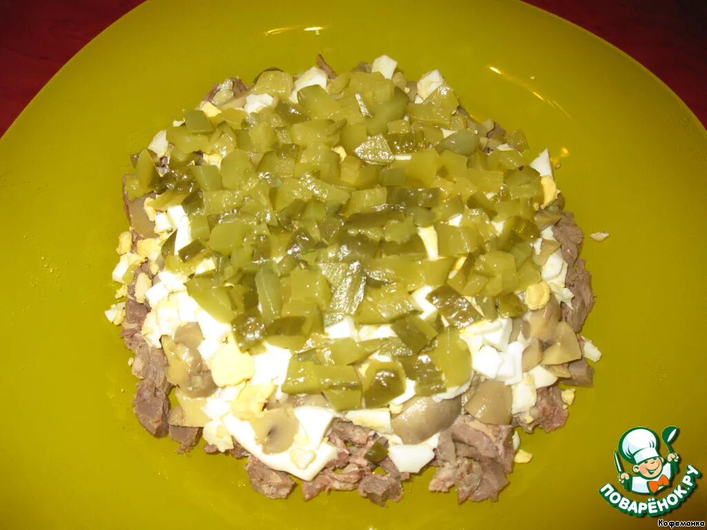 Вкусный салат с говяжьим сердцем. Сердце говяжье с солеными огурцами рецепт. Салат из говяжьего сердца. Салат из говяжьего сердца. Салат сердечный из куриных сердечек.