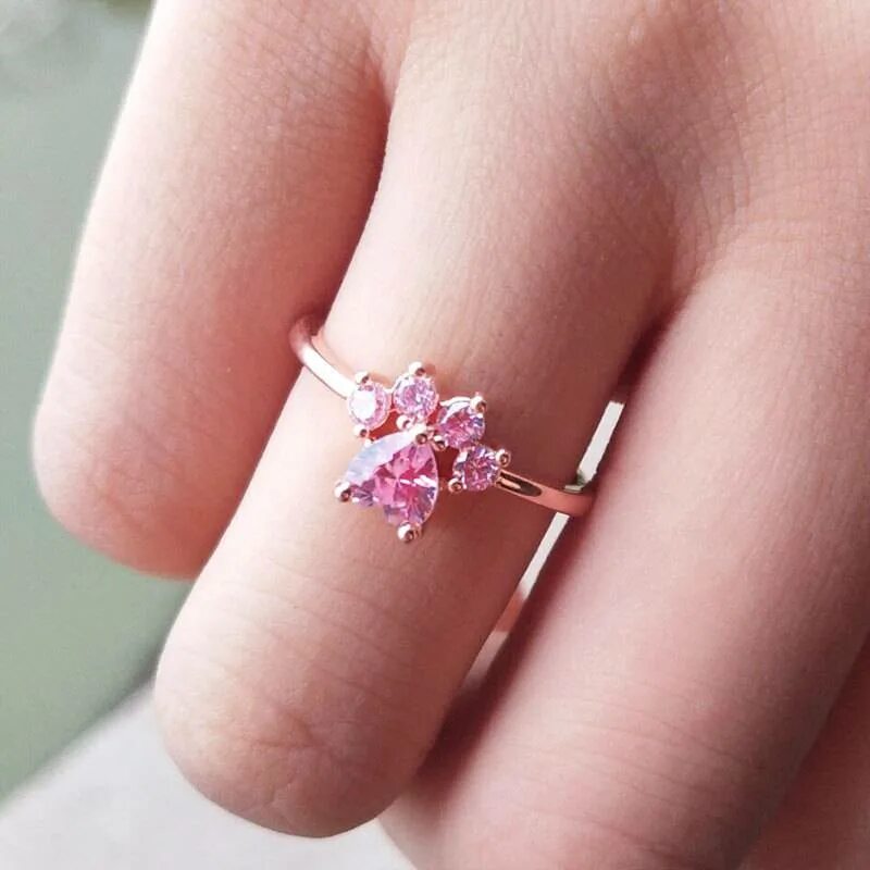 Золотое кольцо с кошачьей лапкой. Милые кольца. Розовое кольцо с лапкой. Красивые кольца милые.