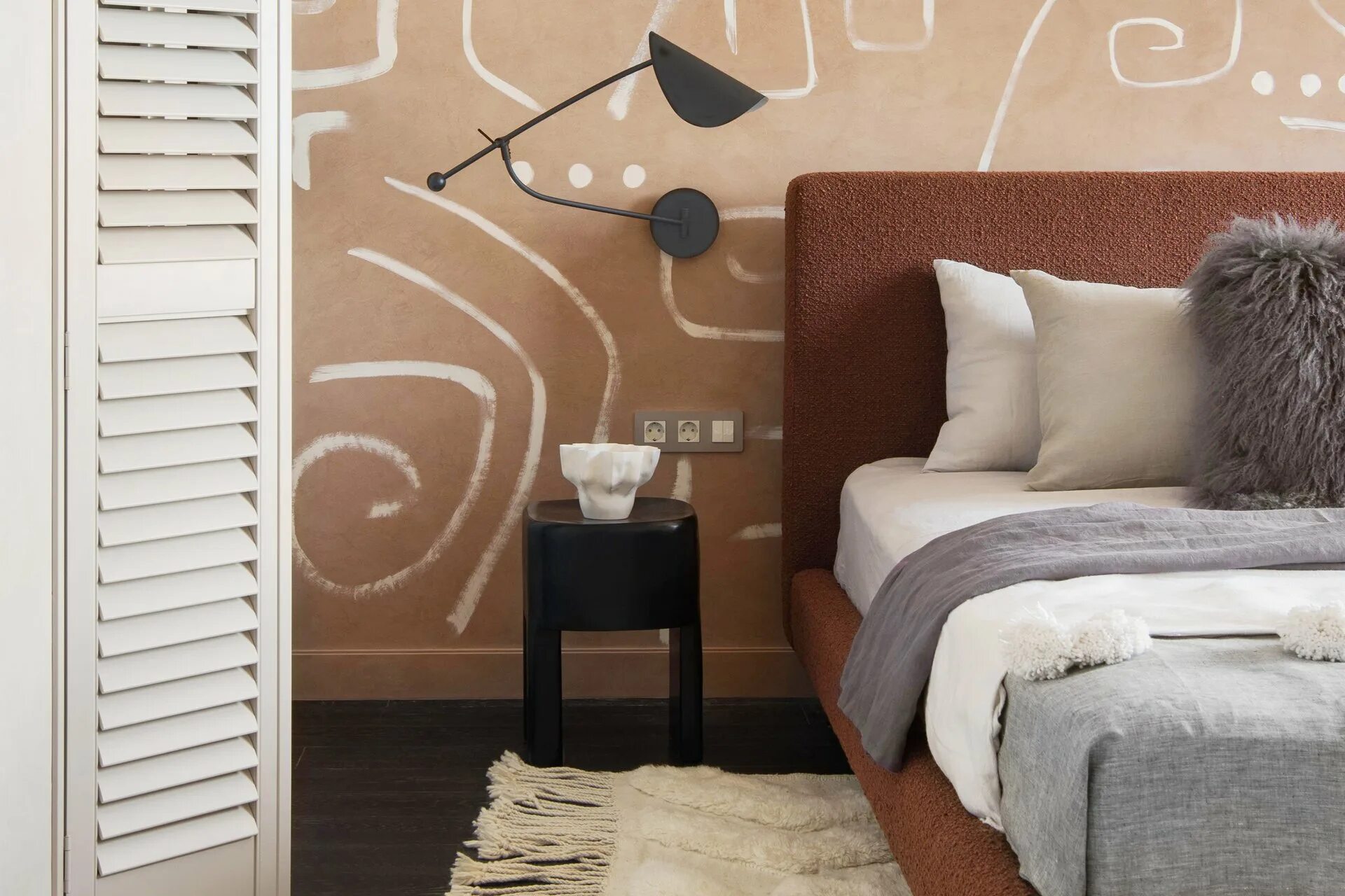 Peach fuzz в интерьере 2024 Готовый цвет 2024 года Royal Eggshell Interior Wall Trim / Pantone 13-1023